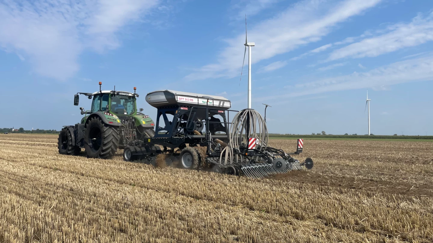 Zestaw uprawowo siewny SPT w polu cover