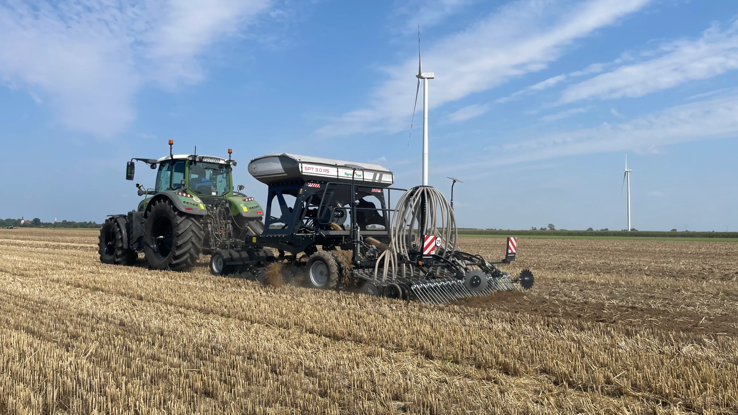 Zestaw uprawowo siewny SPT w polu cover