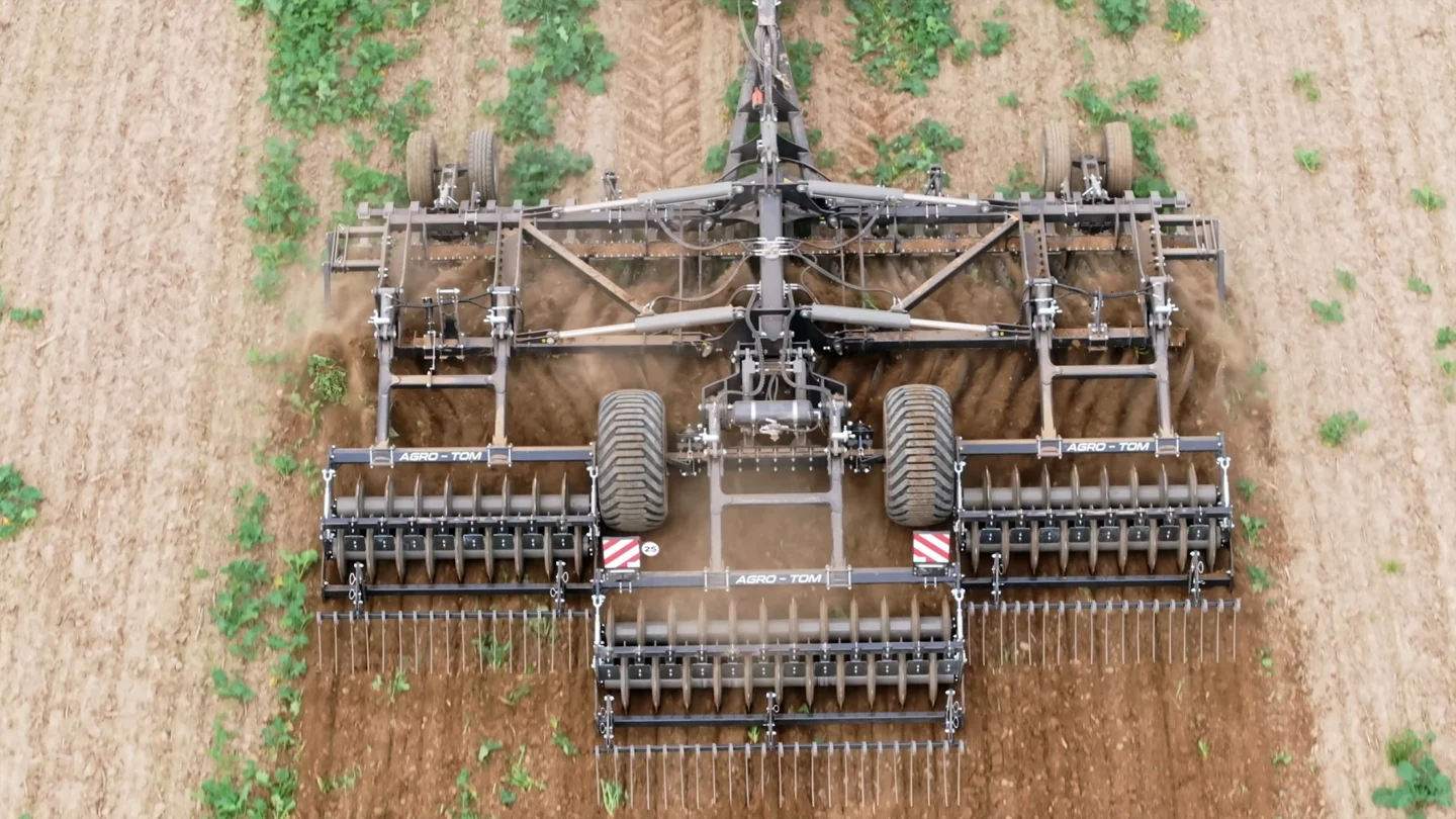 Brona talerzowa ATHX Agro-Tom maszyny rolnicze praca w polu